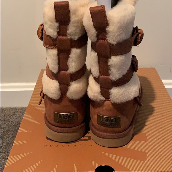 Uggs - Picture 2 of 4